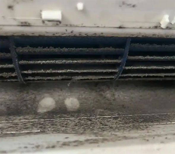 错那空调吹的风有股烧焦味是怎么回事